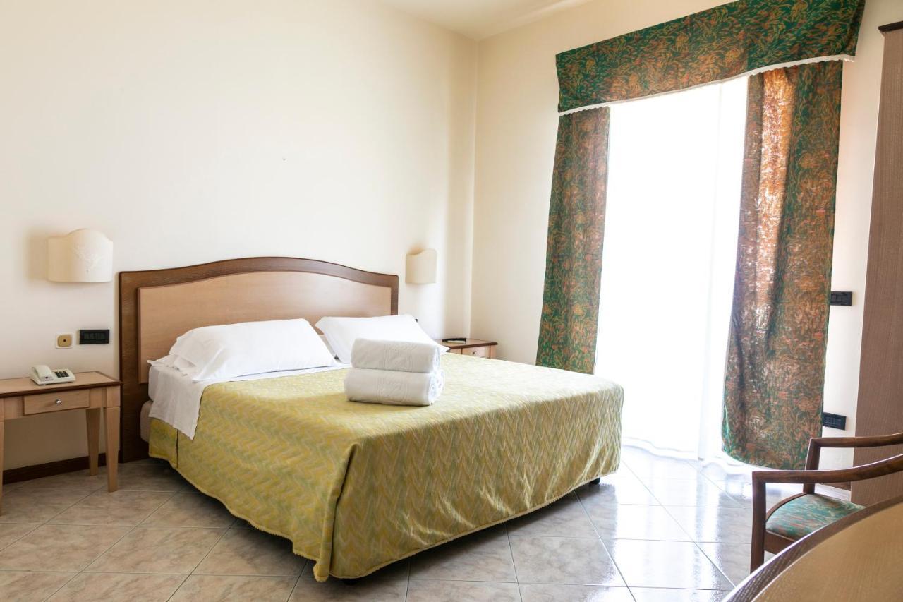 Hotel Za Maria Santo Stefano di Camastra Eksteriør billede
